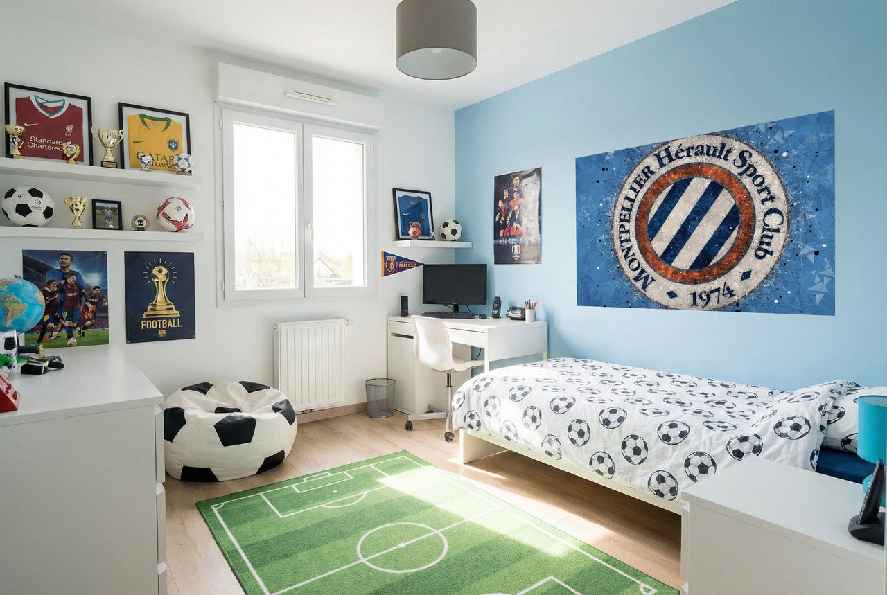 Lit blanc avec literie motif ballon de football noir et blanc papier peint football montpellier logo