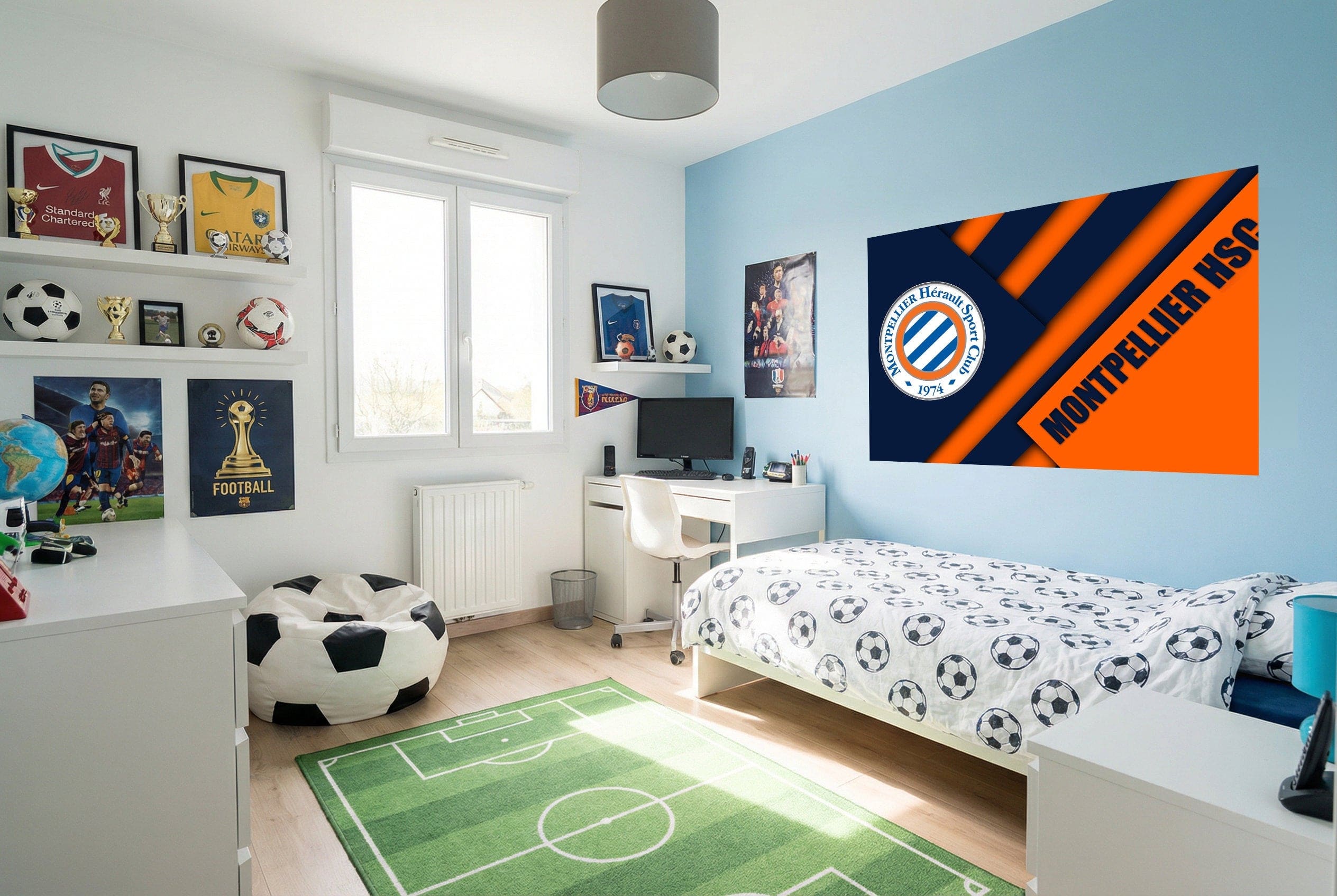 Fauteuil pouf noir et blanc en forme de ballon de football avec papier peint football montpellier poster
