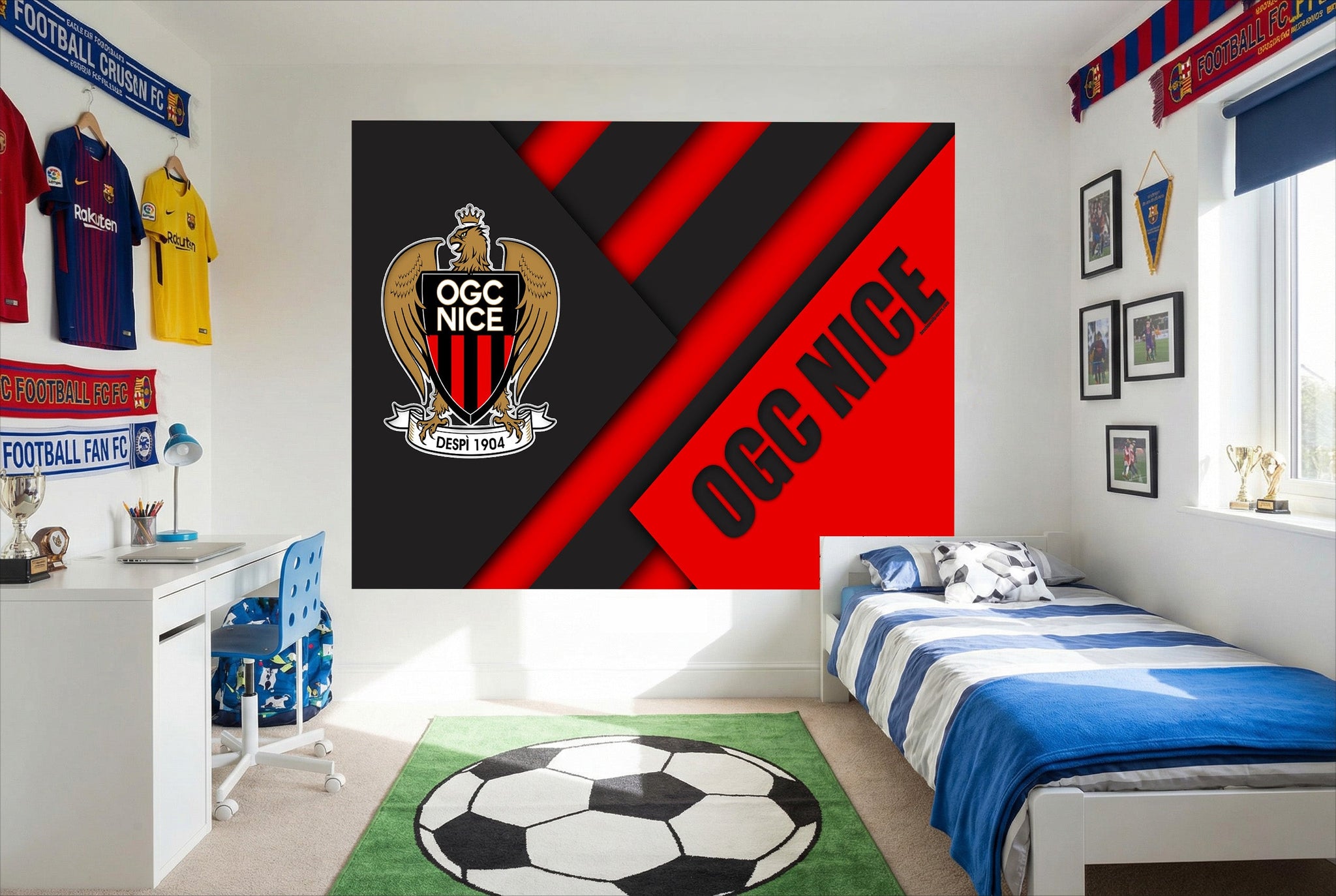 Papier peint football ogc nice avec rayures diagonales rouge et noir et écusson ogc nice en lettres bold