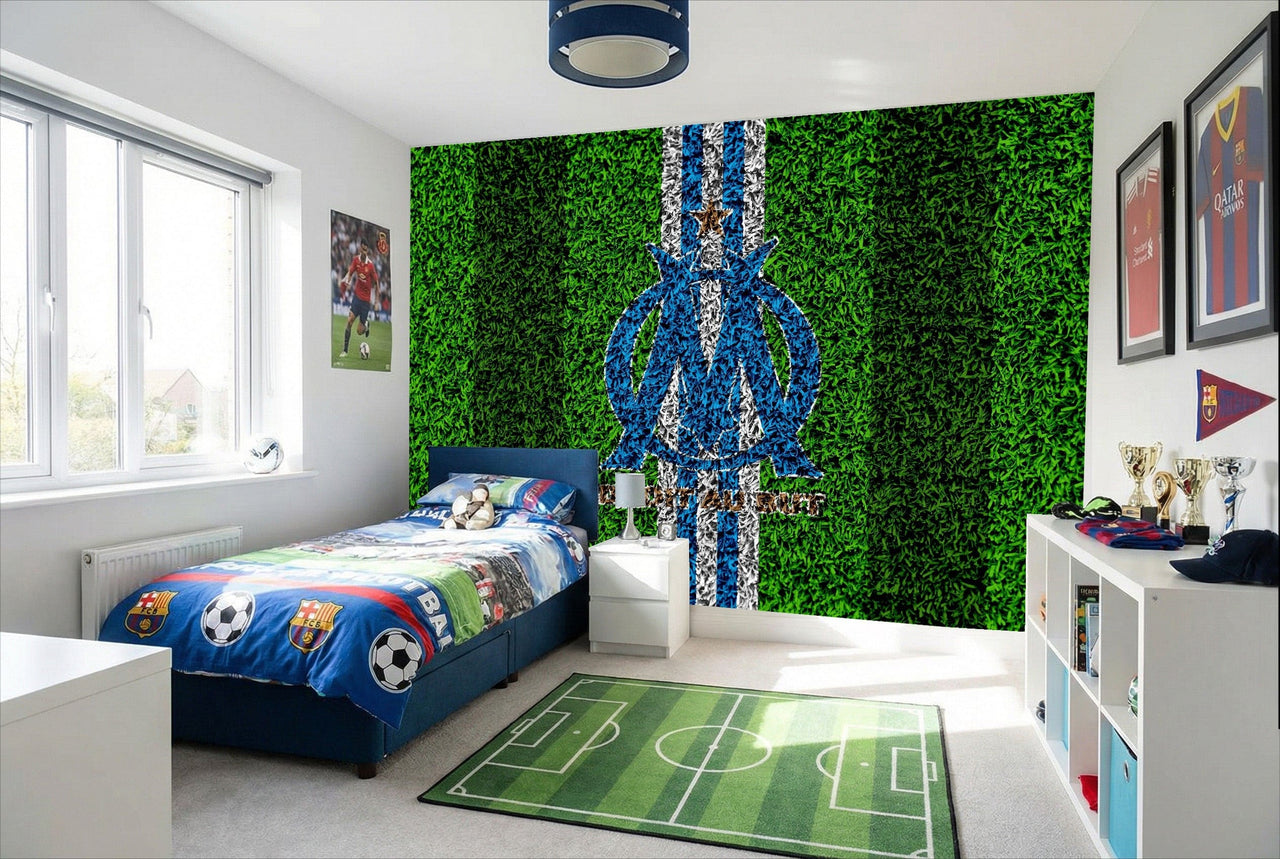 Papier peint football vert texturé résistant à l’usure et aux produits chimiques avec l’emblème bleu blanc olympique de marseille