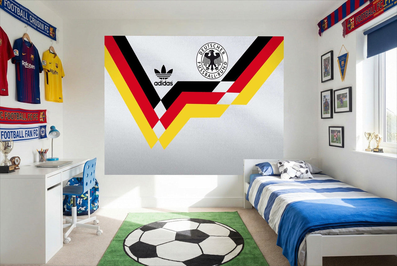 Papier peint football passion adidas équipe allemagne avec rayures diagonales rouge noir jaune et blason officiel sur fond blanc