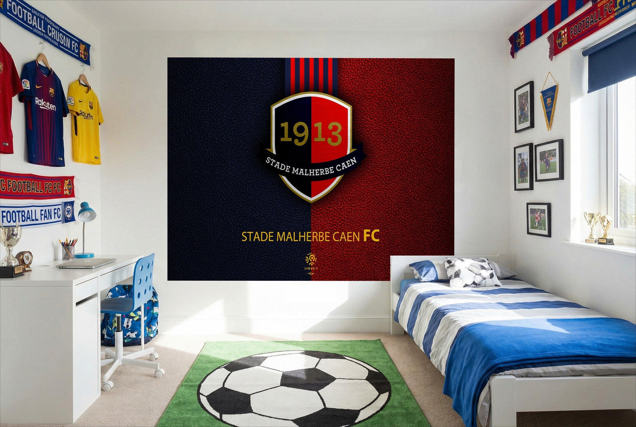 Papier peint football stade malherbe caen avec blason rouge et bleu marine sur fond texturé cuir de football