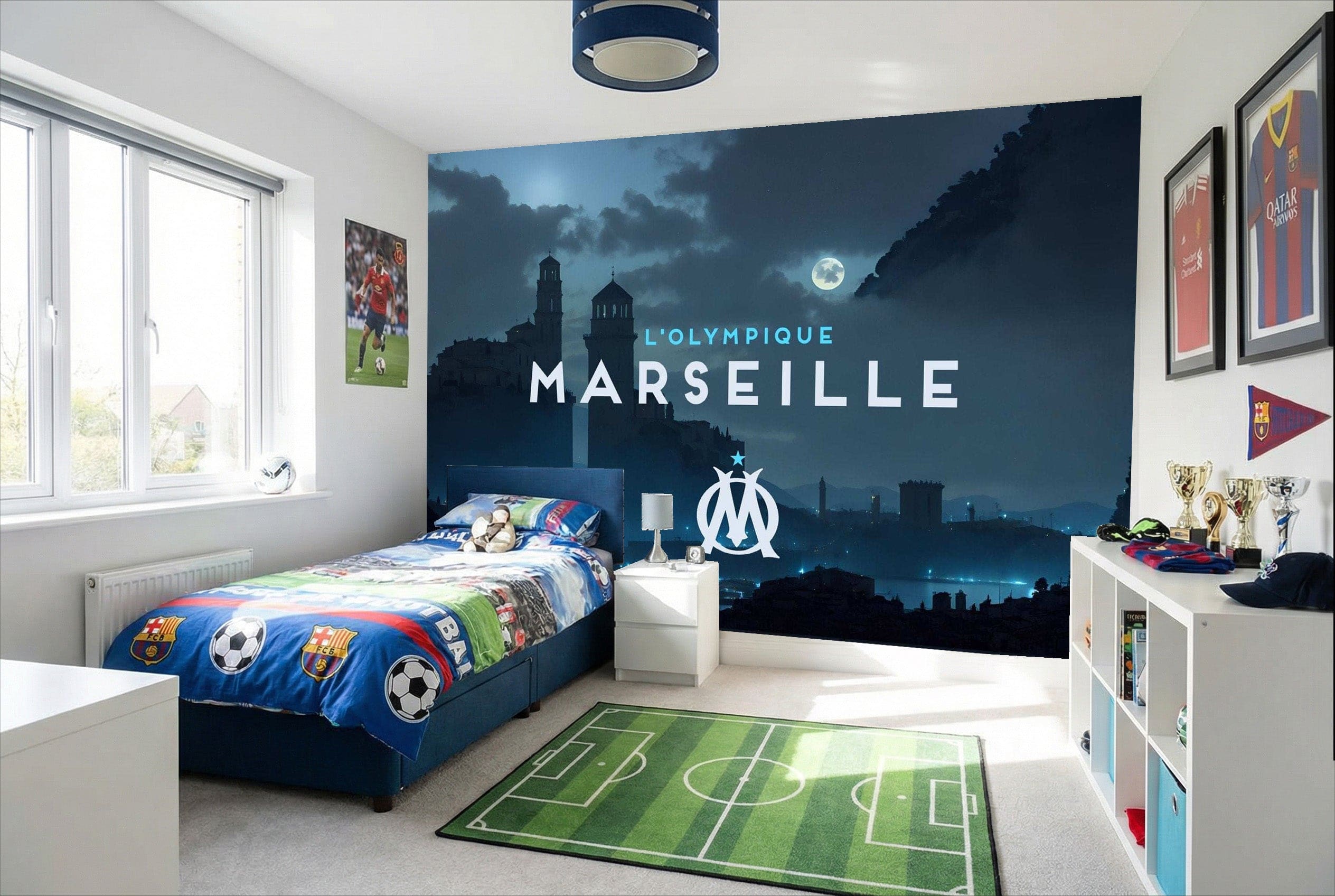 Papier peint om avec ciel nuit bleu foncé texte blanc passion marseille logo et silhouette de ville sous pleine lune