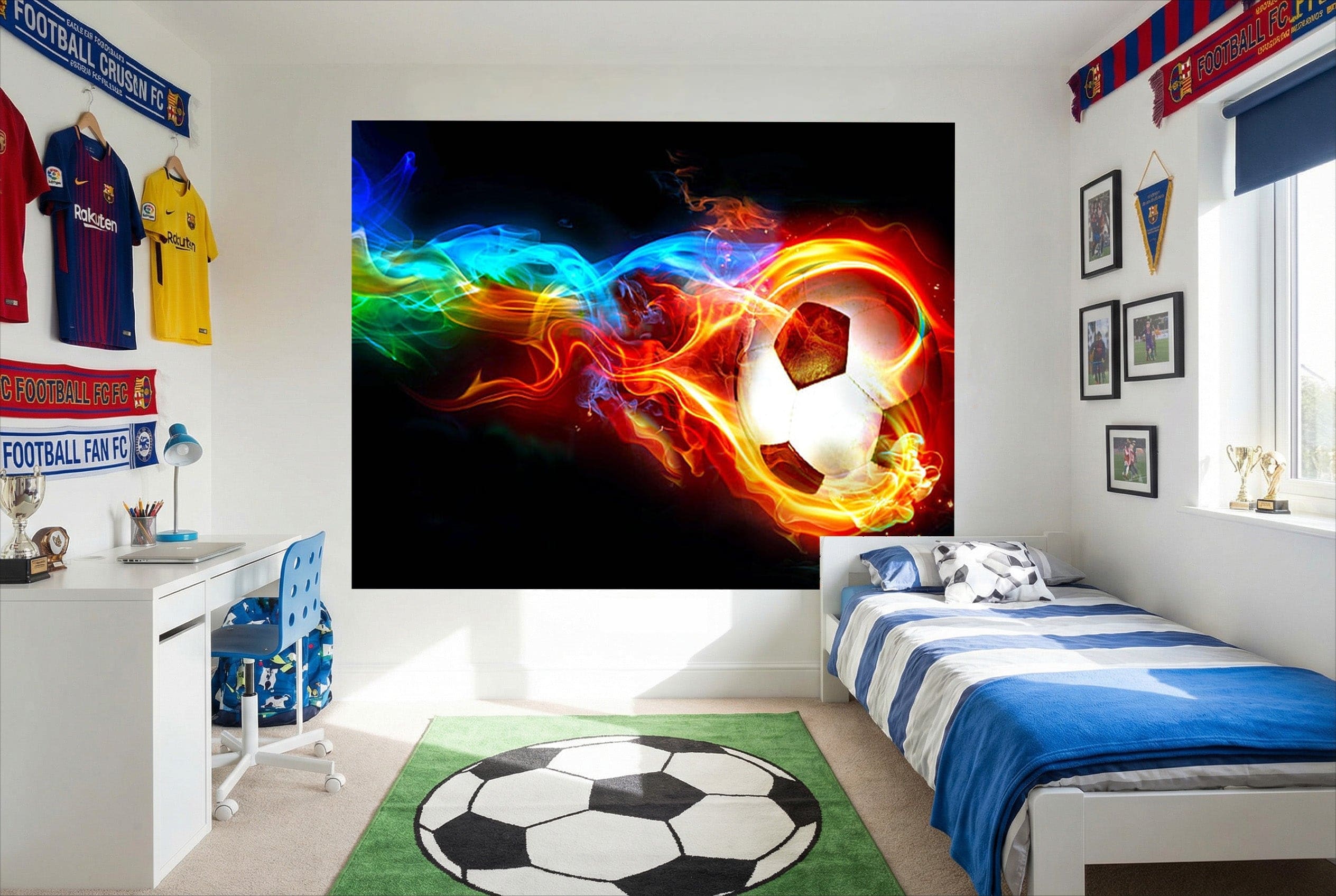 Papier peint ballon en feu passion soccer avec motif mural vif de ballon de football en flammes arc-en-ciel sur fond noir