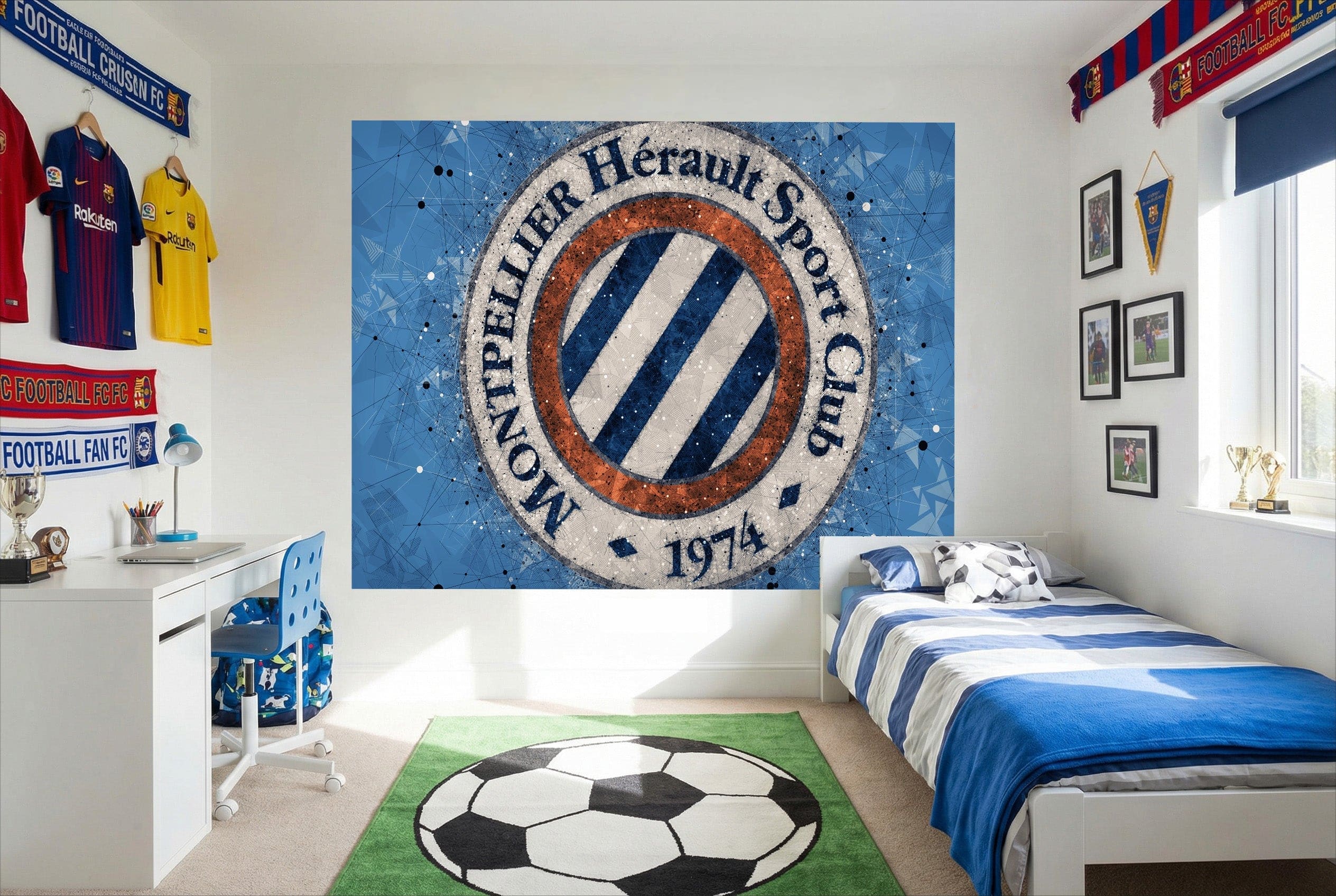 Papier peint football avec maillot rayé bleu et blanc rakuten logo football montpellier logo sur la poitrine