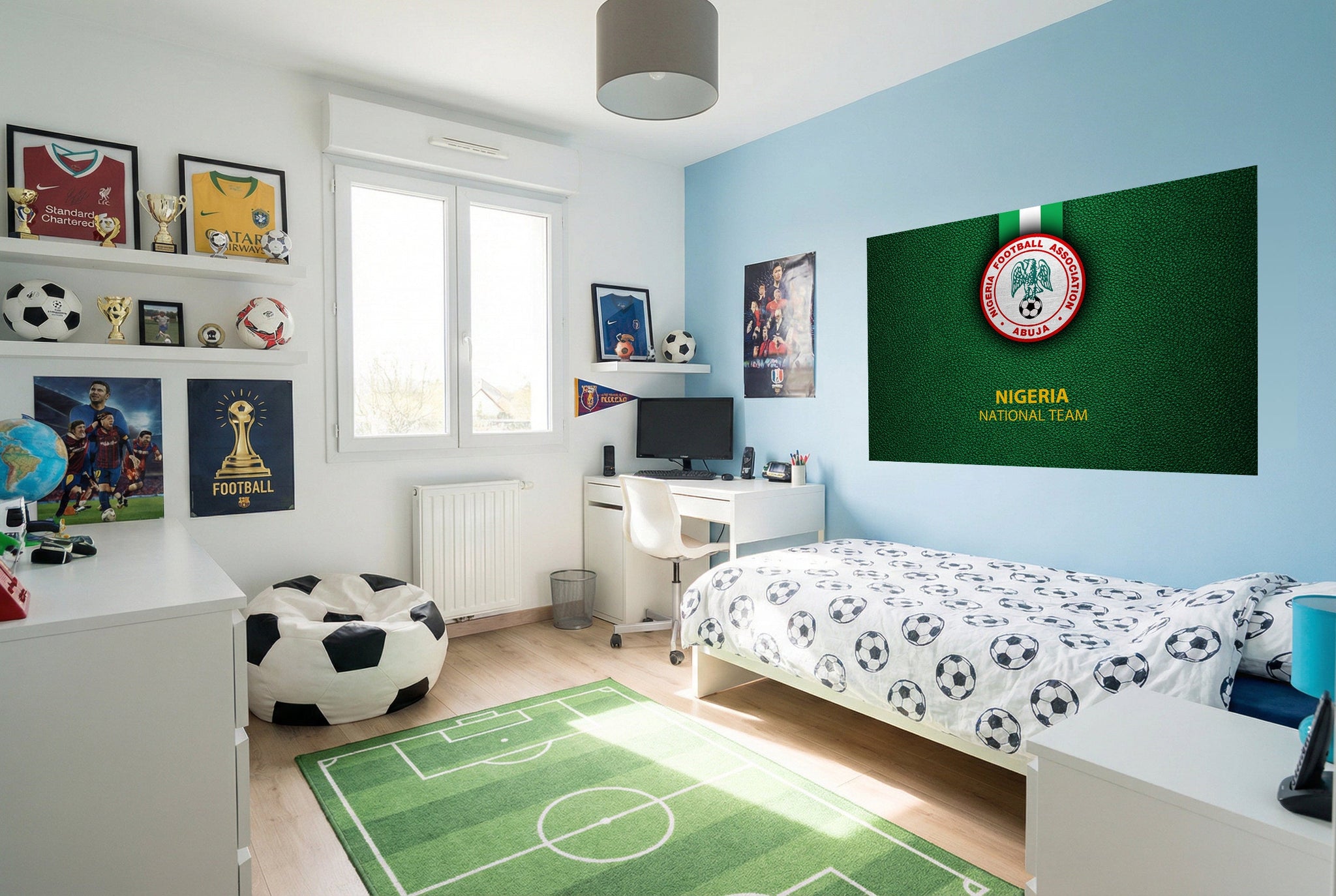 Papier peint football nigeria avec murale verte texturée de terrain et logo nigeria tableau en évidence