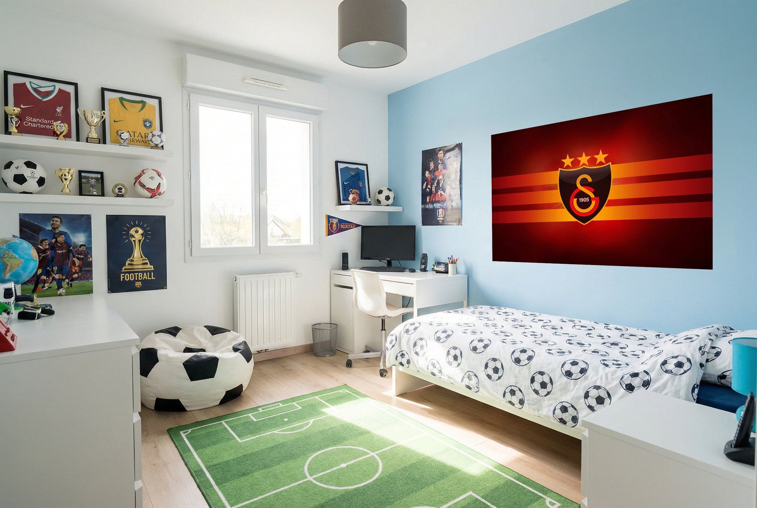 Fauteuil pouf noir et blanc en forme de ballon de football pour déco fan soccer papier peint logo galatasaray