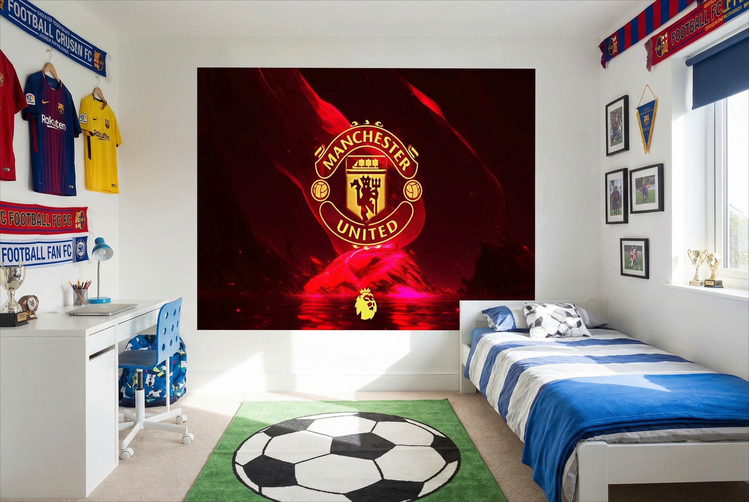Papier peint manchester united rouge vif avec blason du club et design de flammes pour fans de football