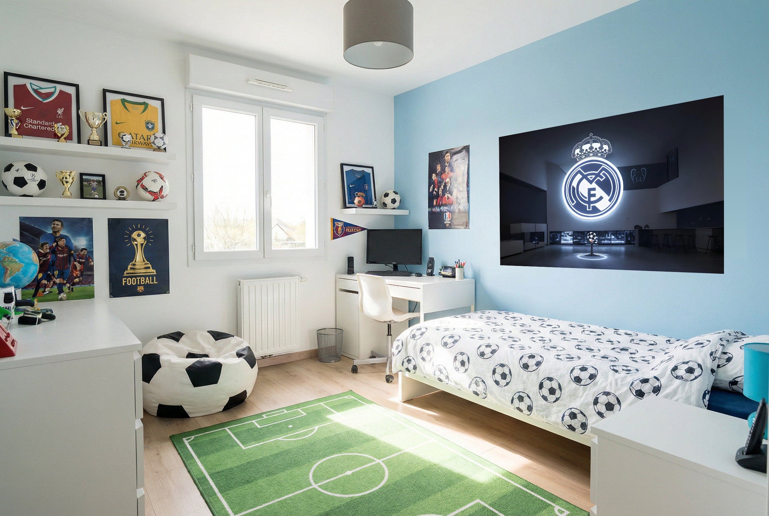 Lit blanc avec literie motif ballon de football noir et blanc papier peint real madrid passion déco